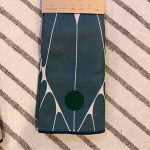 Manduka+ Repreve Yogitoes Yoga Towel in green and White